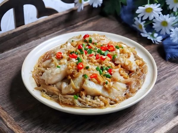 简单美味的香菇肉末炒酸菜和蒜泥蒸鱼肉制作教程插图7