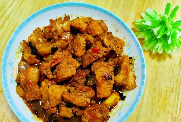 【会东网】豆豉蒸五花肉和酸菜炒猪肚条的做法插图3