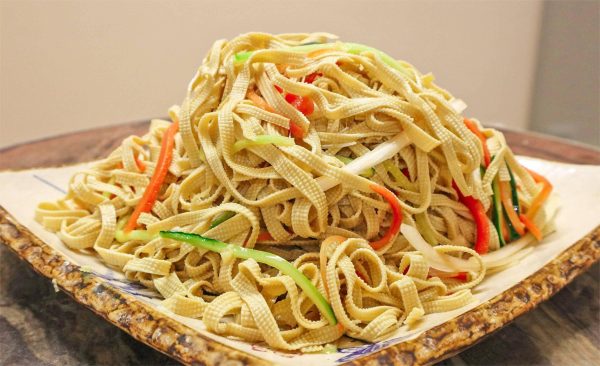 会东网美食专栏|凉拌豆腐皮金针菇、酸菜油豆腐插图1 会东网美食专栏|凉拌豆腐皮金针菇、酸菜油豆腐插图1