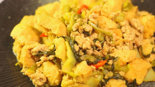 会东网美食专栏|凉拌豆腐皮金针菇、酸菜油豆腐插图3 会东网美食专栏|凉拌豆腐皮金针菇、酸菜油豆腐插图3