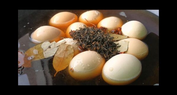 茶叶蛋制作方法:简单易学,鲜香入味的家常菜插图6 茶叶蛋制作方法:简单易学,鲜香入味的家常菜插图6
