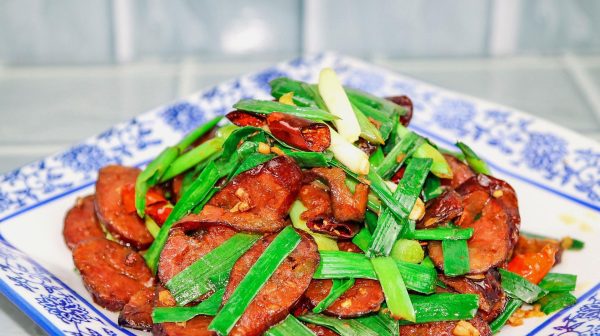 会东网：教你制作芹菜菠萝火腿和香菇凉拌鸡丝插图3