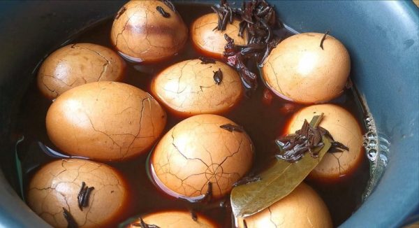 茶叶蛋制作方法:简单易学,鲜香入味的家常菜插图8 茶叶蛋制作方法:简单易学,鲜香入味的家常菜插图8