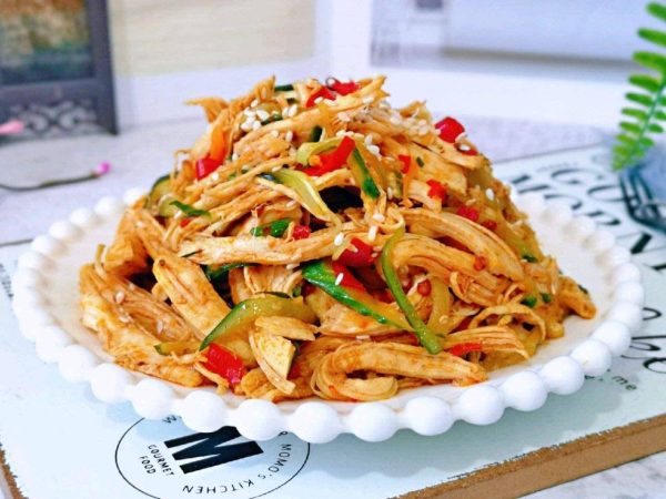 会东网：教你制作芹菜菠萝火腿和香菇凉拌鸡丝插图6