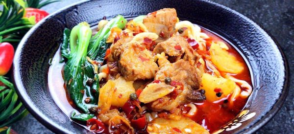 会东网美食专栏|番茄排骨面和花菜油豆腐炒鸡丁插图2