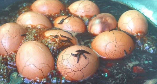 茶叶蛋制作方法:简单易学,鲜香入味的家常菜插图7 茶叶蛋制作方法:简单易学,鲜香入味的家常菜插图7