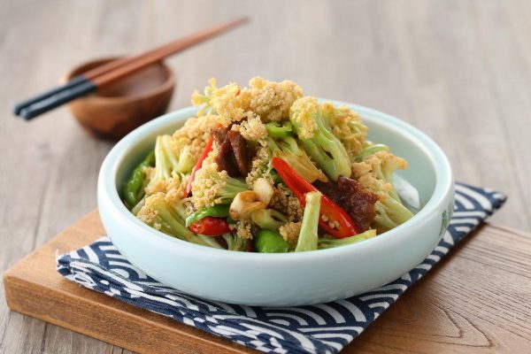 会东网美食专栏|番茄排骨面和花菜油豆腐炒鸡丁插图7