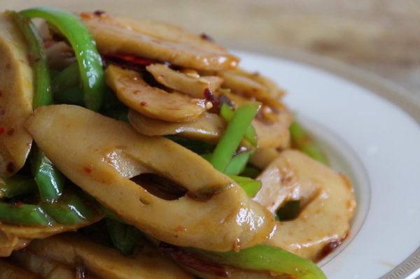 会东网：山药炒素肠、竹笋炒腊肉、萝卜炒肉、香焖鱼腩的做法插图1