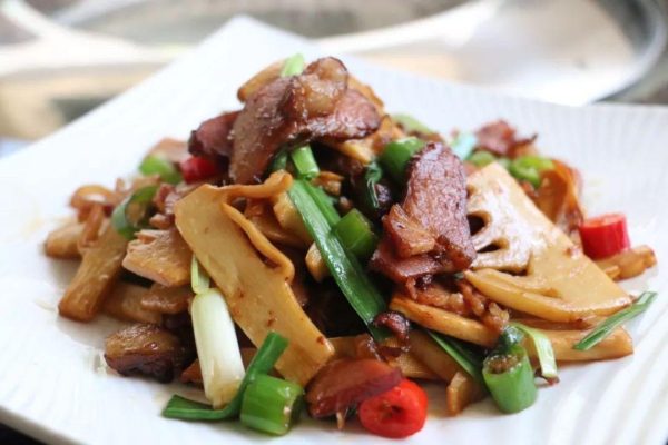 会东网：山药炒素肠、竹笋炒腊肉、萝卜炒肉、香焖鱼腩的做法插图5
