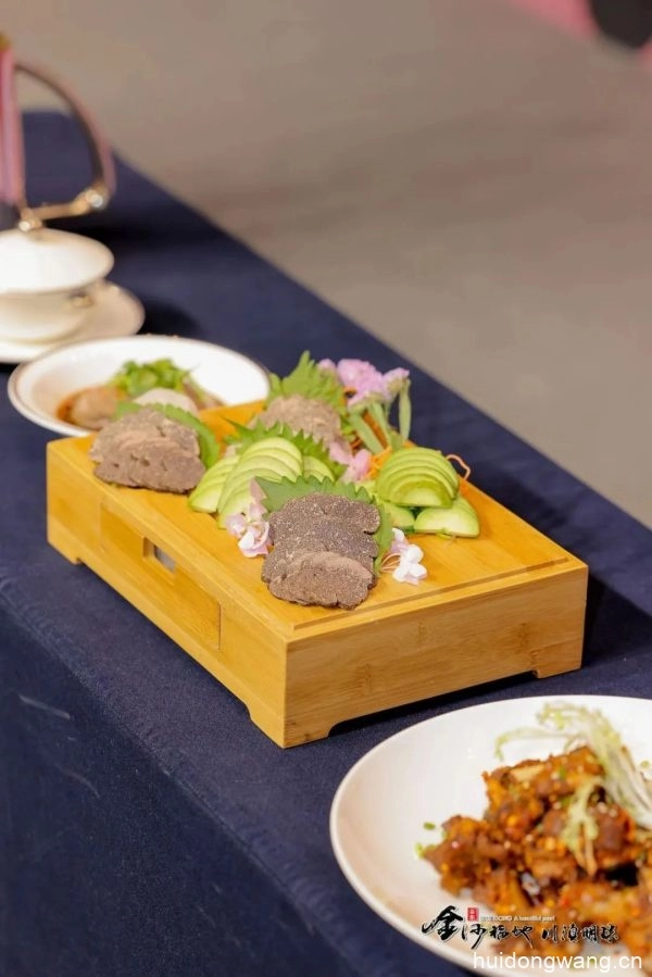 2023冬季暖阳凉山游会东县第八届“黑山羊·黑松露”美食节插图3