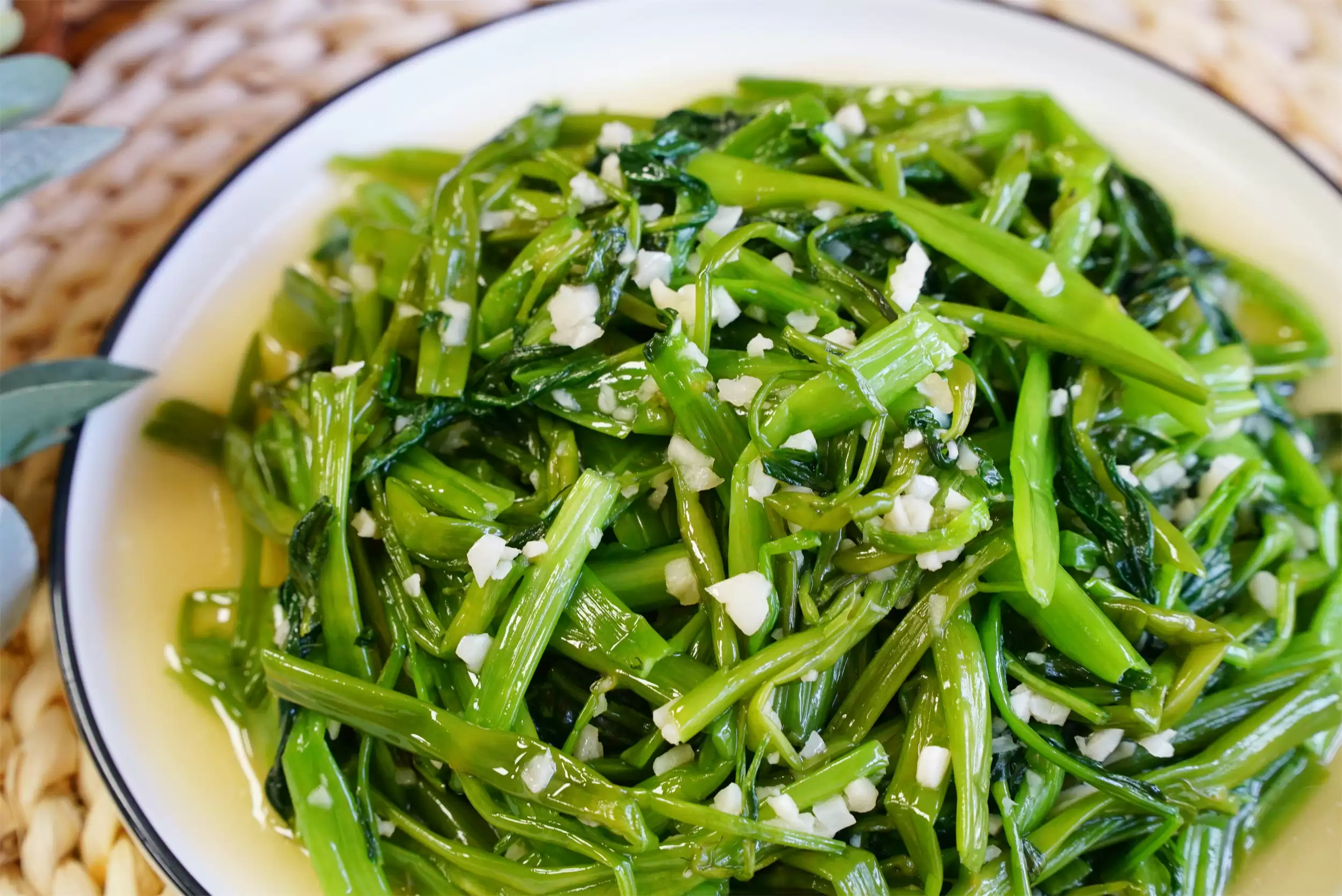 炒空心菜秘籍：三个窍门打造翠绿佳肴插图2