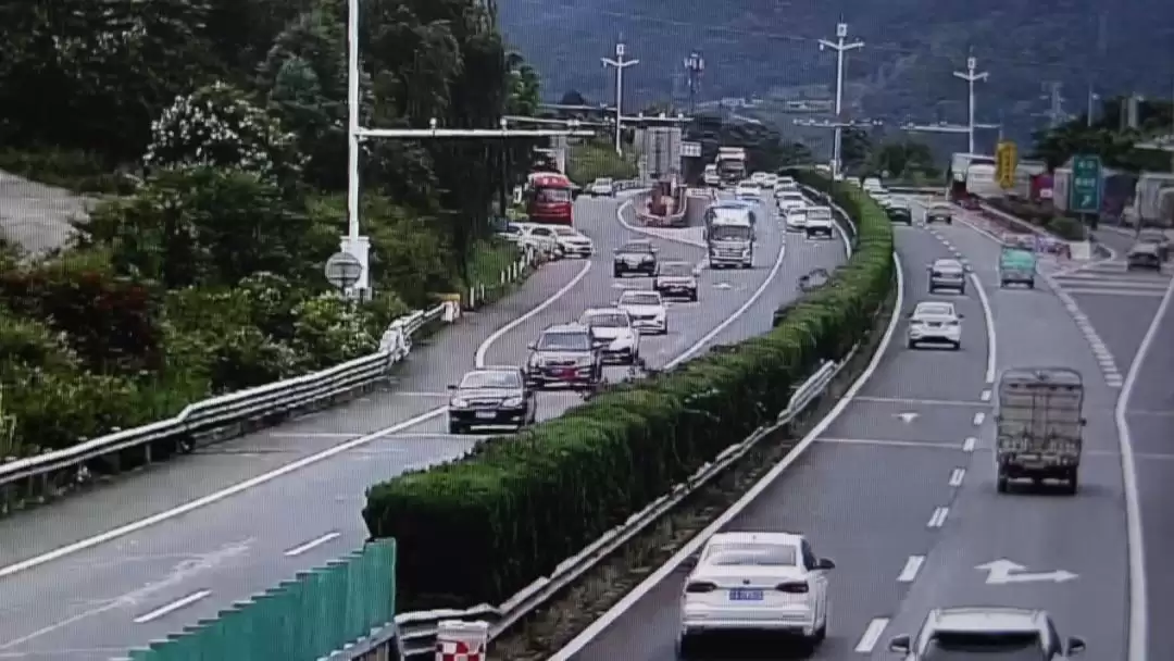 国庆前3日16万辆车涌入西昌，旅游高峰来临！插图1