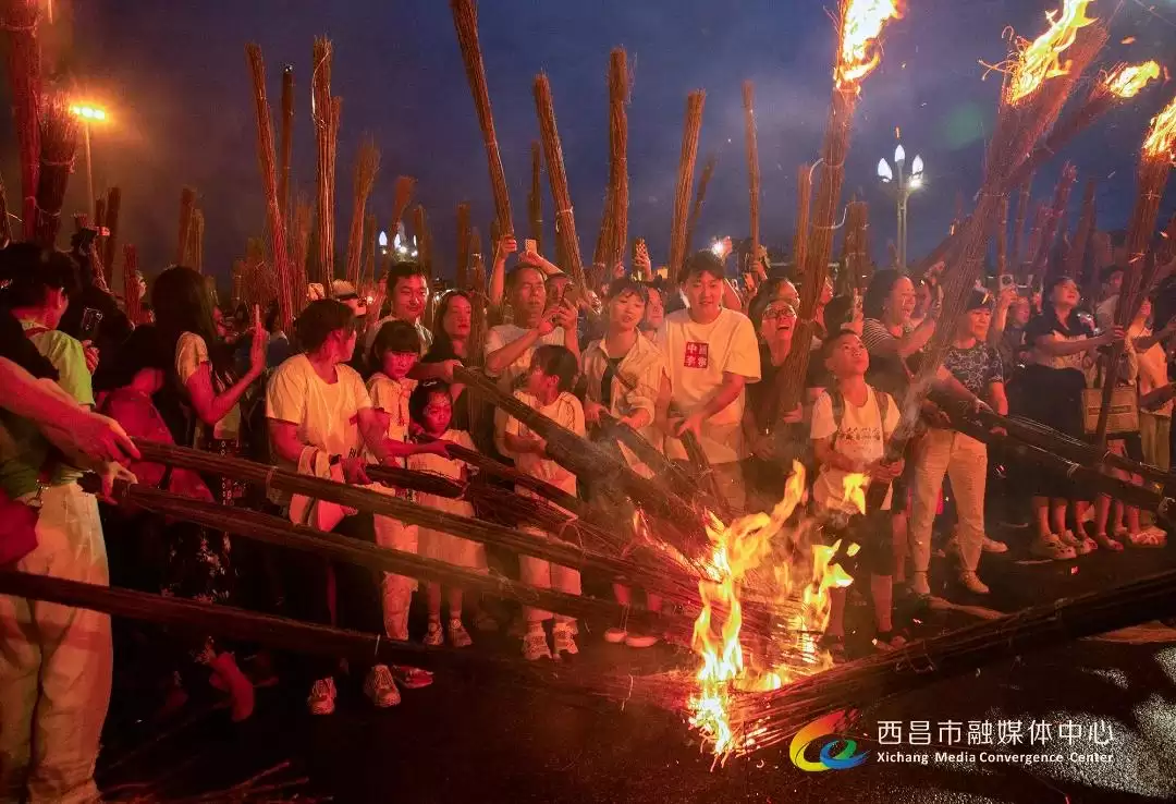 视觉盛宴：2024年凉山彝族火把节精彩画面回顾！插图27