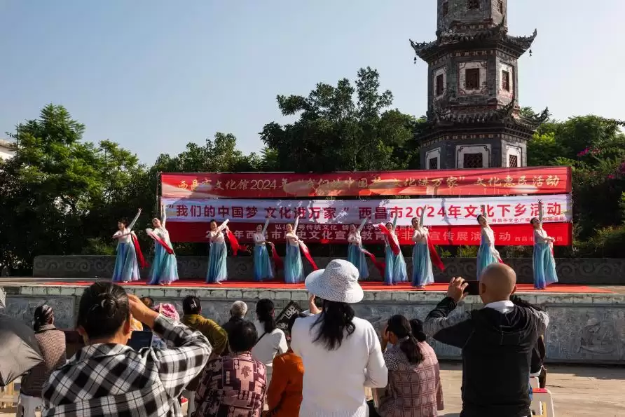 西昌“文化进万家”活动走进樟木箐镇惠民演出！插图1