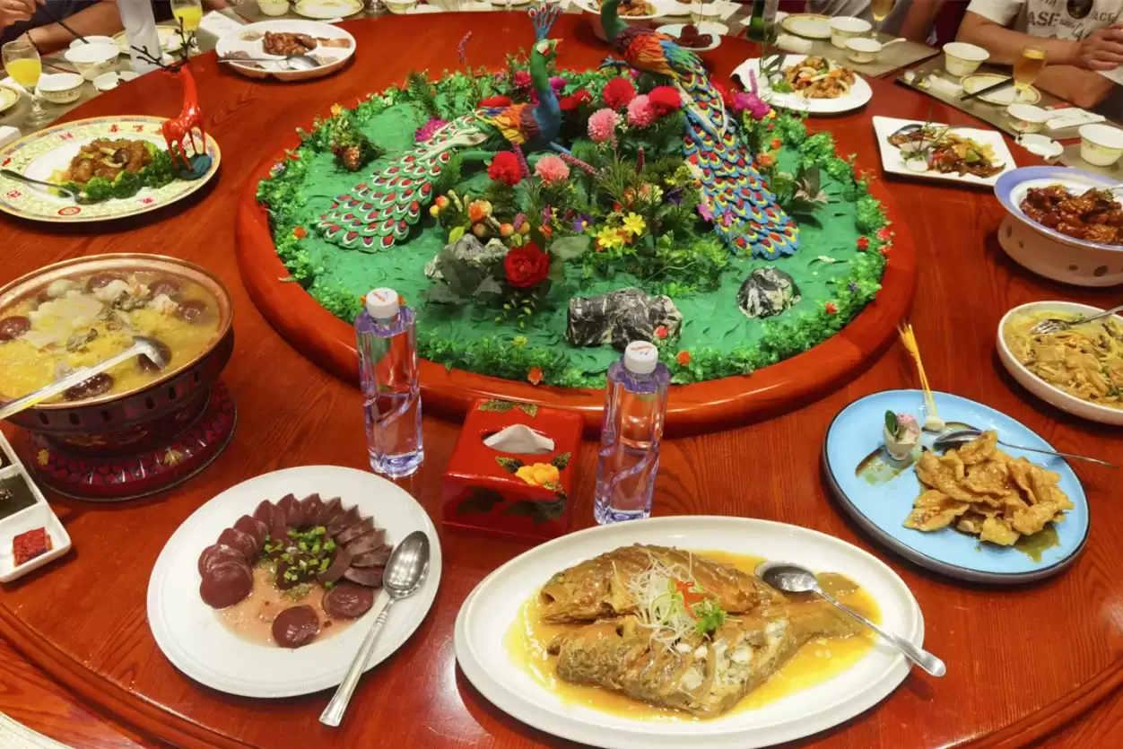 中国10大老字号饭店，金字招牌长盛不衰插图16