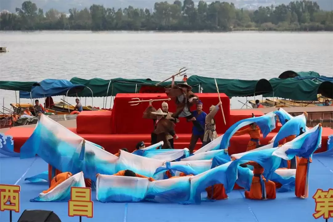 西昌邛海开海节盛大举行，568斤鱼王拍出高价88万！插图5