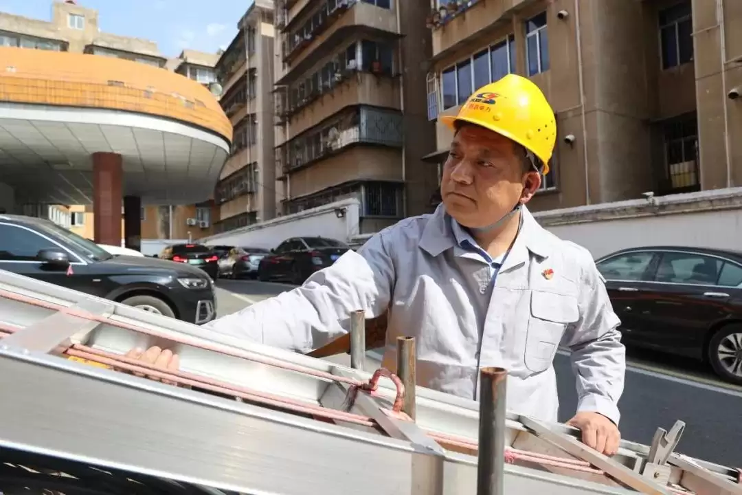 国庆西昌电力人坚守，守护万家灯火通明照亮！插图8