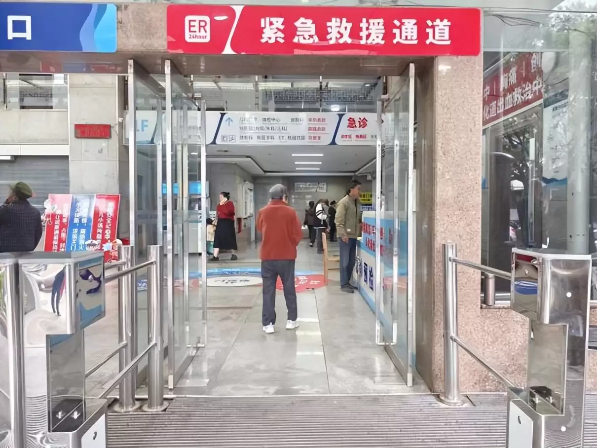 凉山州第一人民医院救治400余例蛇伤患者显担当！插图1