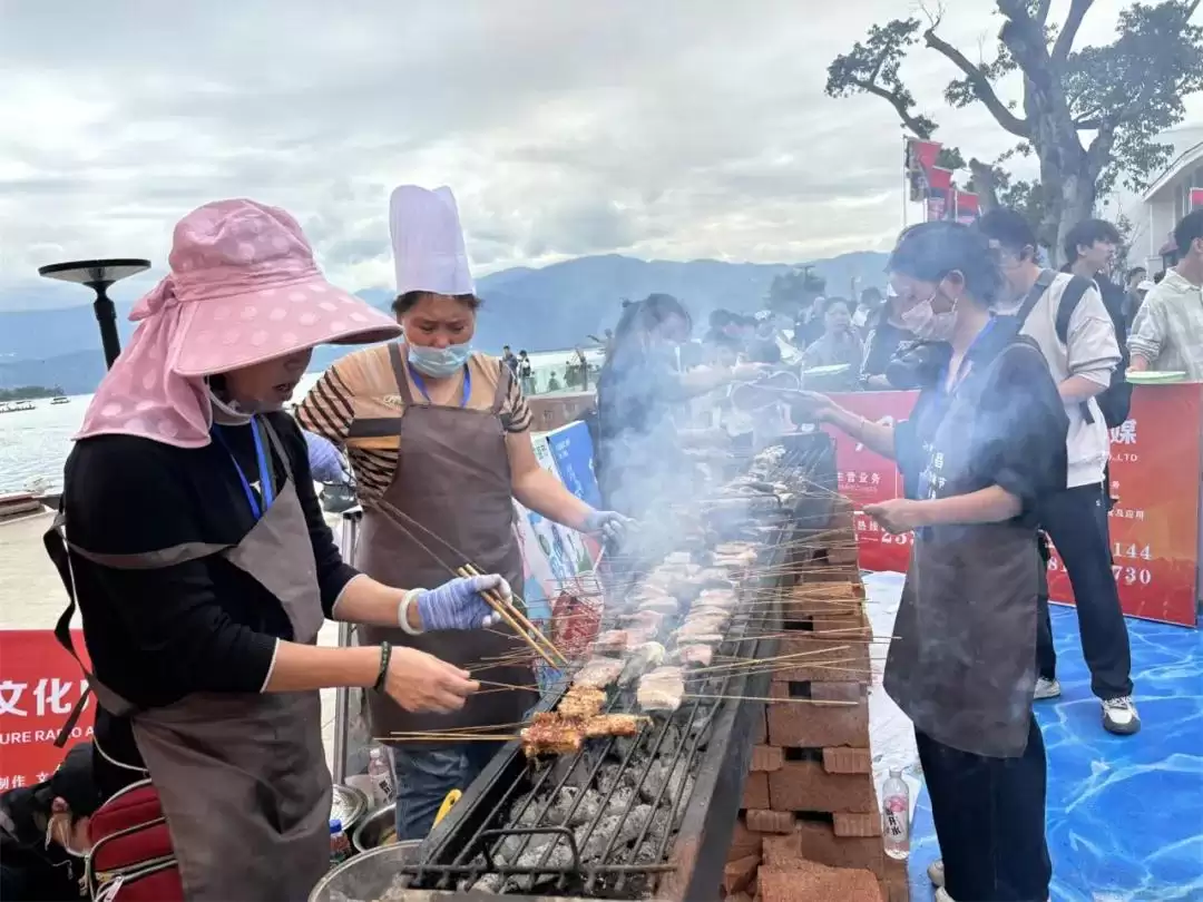 西昌邛海开海节盛大举行，568斤鱼王拍出高价88万！插图15