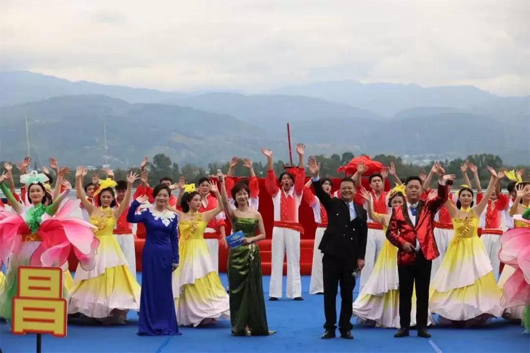 西昌邛海开海节盛大举行，568斤鱼王拍出高价88万！插图9