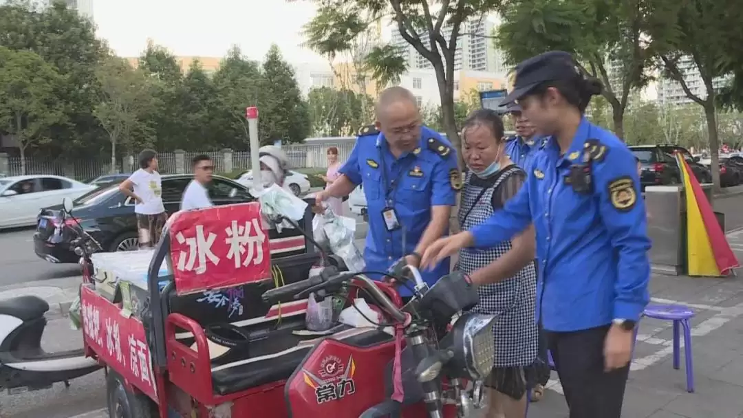 西昌城管整治校园周边，护航青少年健康成长环境！插图3