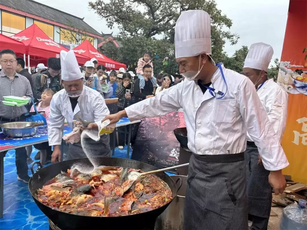 西昌邛海开海节盛大举行，568斤鱼王拍出高价88万！插图13