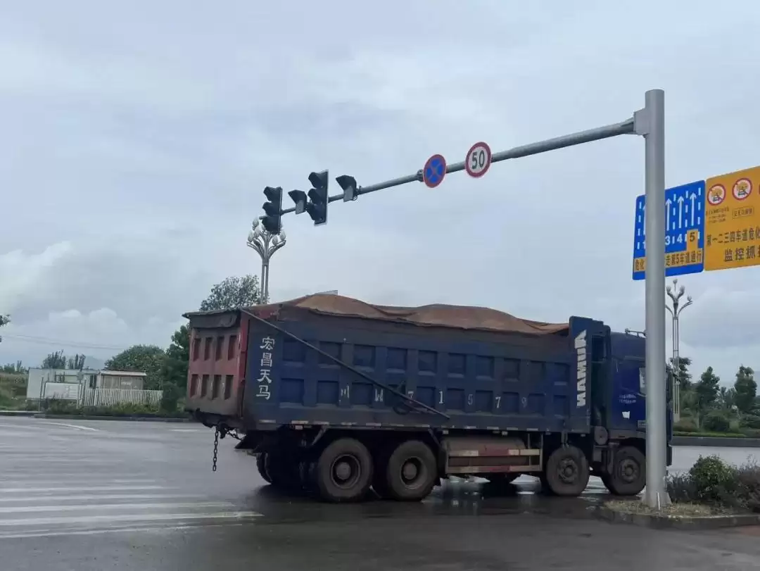 西昌优化路域环境，整治违法交通运输行为行动！插图1