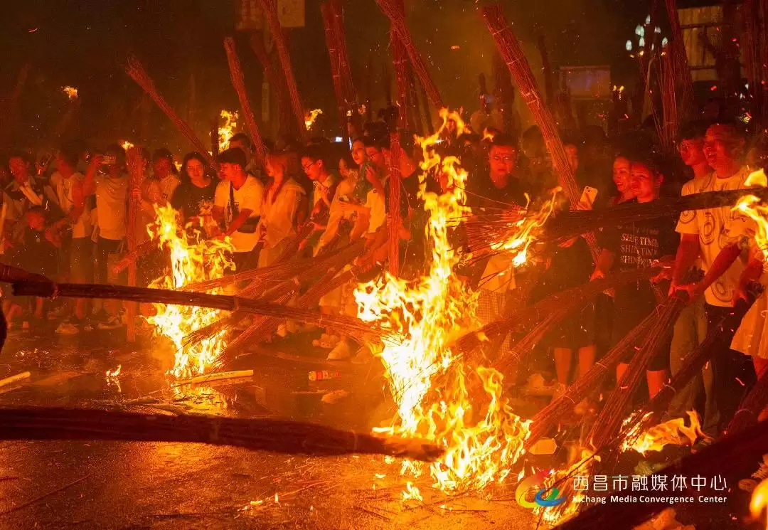 视觉盛宴：2024年凉山彝族火把节精彩画面回顾！插图28