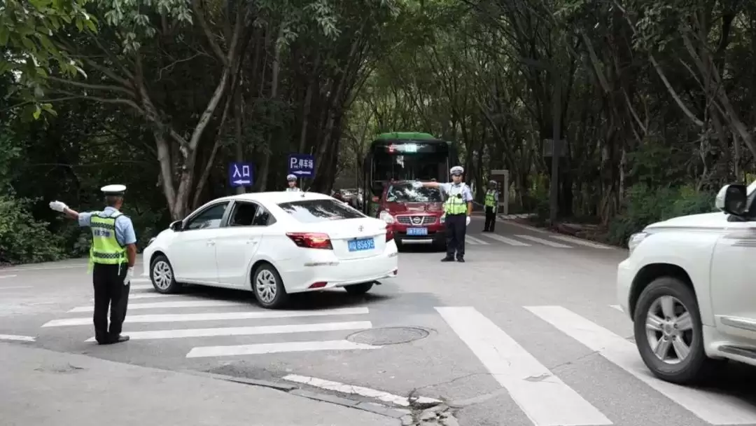 国庆前3日16万辆车涌入西昌，旅游高峰来临！插图3