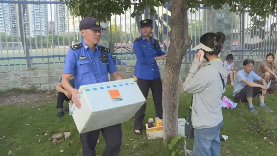 西昌城管整治校园周边，护航青少年健康成长环境！插图1