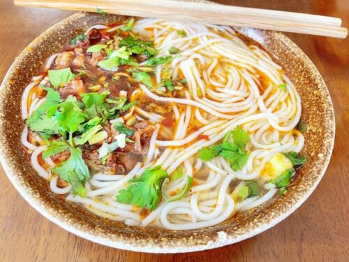 云南美食探秘：六大地道小吃与特色菜肴，品味云南独特风味插图3