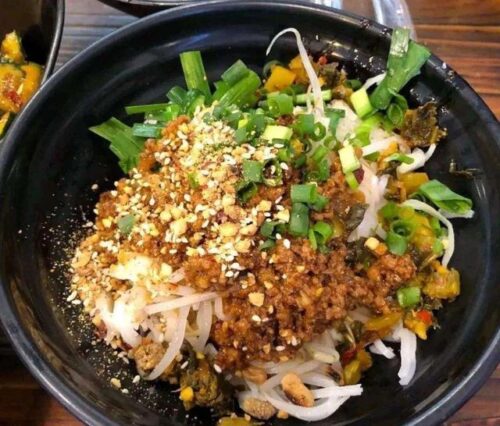 云南美食探索：十大经典小吃，唤醒你的味蕾记忆插图4