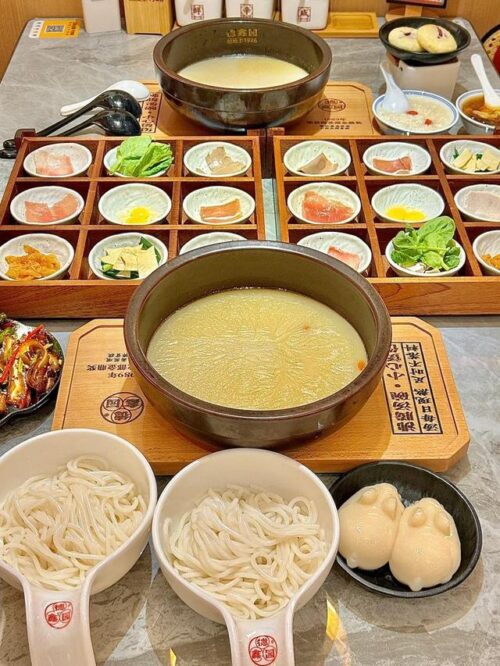 云南美食探秘：十大经典名菜，舌尖上的彩云之南插图1