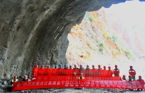 宜攀高速金宁段中坝隧道双幅贯通，为全线通车奠定坚实基础-会东网