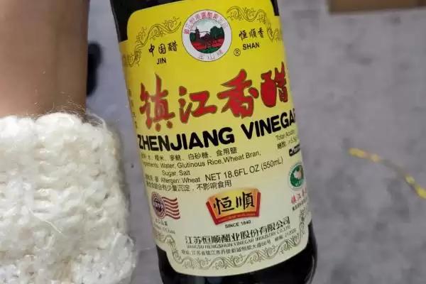 山西老陈醋为何被誉为“天下第一醋”?香醋界的传奇揭秘!插图1 山西老陈醋为何被誉为“天下第一醋”?香醋界的传奇揭秘!插图1