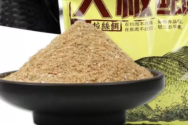 野钓鲫鱼用啥商品饵料好？鲫鱼饵料选择与养鱼关键细节？插图2