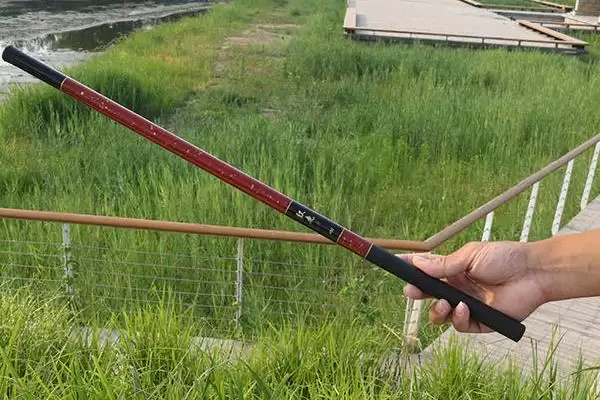 推荐10种高性价比鱼竿有哪些？高性价比鱼竿推荐与养鱼关键细节？插图3