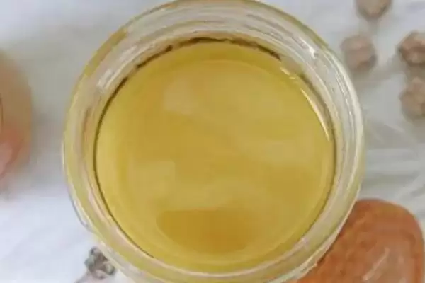 怎么判断蜂蜜里面有没有掺糖，掺糖后的味道和结晶会变插图2