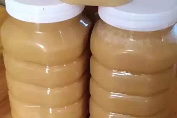 假蜂蜜怎么分辨，口感近似白糖水、具有不自然的香味插图3