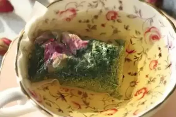 玫瑰花茶可以和什么搭配，可以和金银花、木瓜。西红柿等搭配插图6
