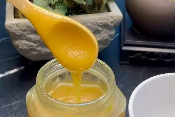 怎么化开结晶了的蜂蜜，最快速的化开方法是隔水加热插图1