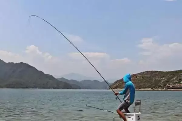 前打竿使用技巧：更偏向手竿用法的操作要点插图2