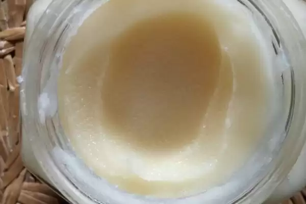 蜂蜜结晶成硬块正常吗，结晶是真蜂蜜固有的物理特性插图2