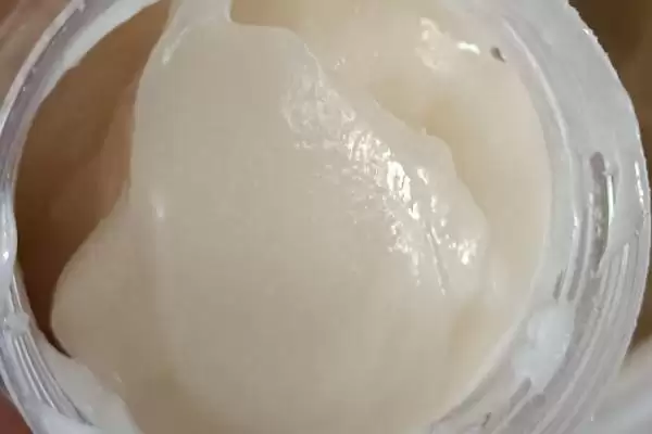 蜂蜜有几种颜色，主要有白色、水白色、琥珀色等7种颜色插图2
