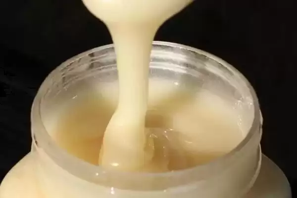 结晶蜂蜜还是液体蜂蜜更好,蜂蜜结晶不能当作质量的鉴别依据插图2 结晶蜂蜜还是液体蜂蜜更好,蜂蜜结晶不能当作质量的鉴别依据插图2