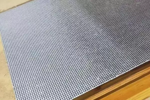 蜂箱上面盖布的原因，可以防热、防盗和遮光等插图2