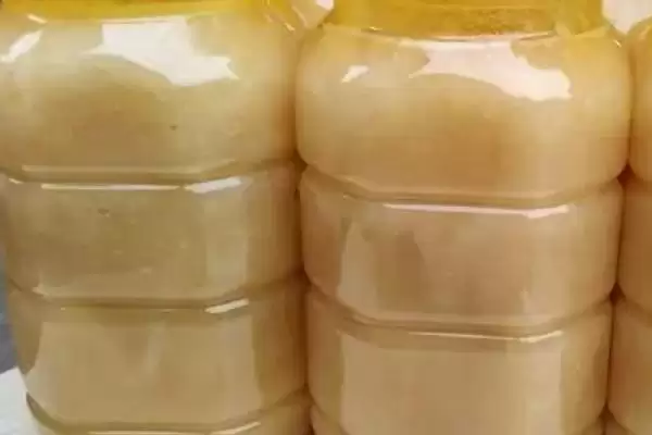 乌桕蜜的喝法，用温开水冲匀后即可饮用插图1