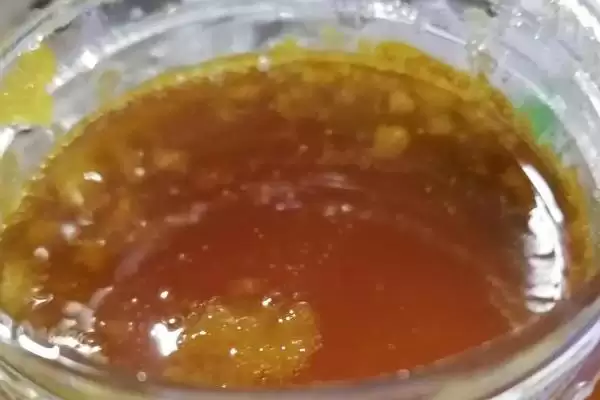 五味子蜂蜜怎么吃，可用开水冲泡饮用插图4