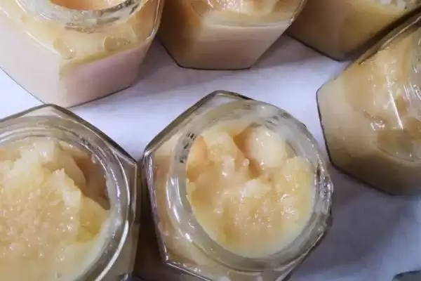 结晶蜂蜜还是液体蜂蜜更好,蜂蜜结晶不能当作质量的鉴别依据插图3 结晶蜂蜜还是液体蜂蜜更好,蜂蜜结晶不能当作质量的鉴别依据插图3