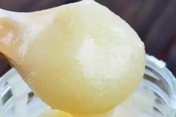 椴树蜜和土蜂蜜哪个好，前者在色泽上略胜一筹插图3